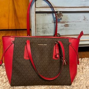 Beautiful Michael Kors purse